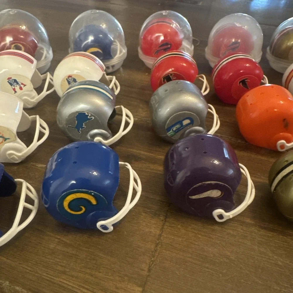 Vintage‎ NFL mini Helmets Lot Of 27